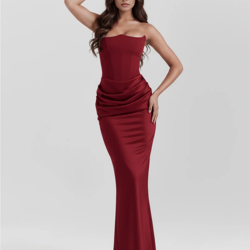 Chic Strapless Burgundy Maxi Dress